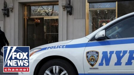 1 dead, 1 injured in stabbing spree in Times Square