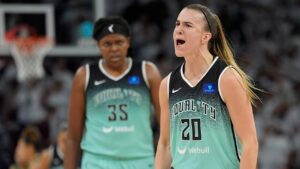 Liberty’s Sabrina Ionescu nails long 3-pointer to help team to Game 3 win in WNBA Finals