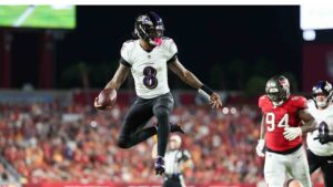 Lamar Jackson dazzles with 5 touchdown passes as Ravens take down injured-riddled Bucs