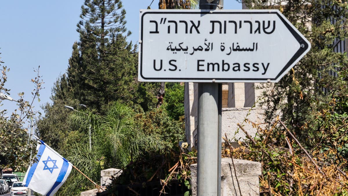 US embassy sign in Hebrew 