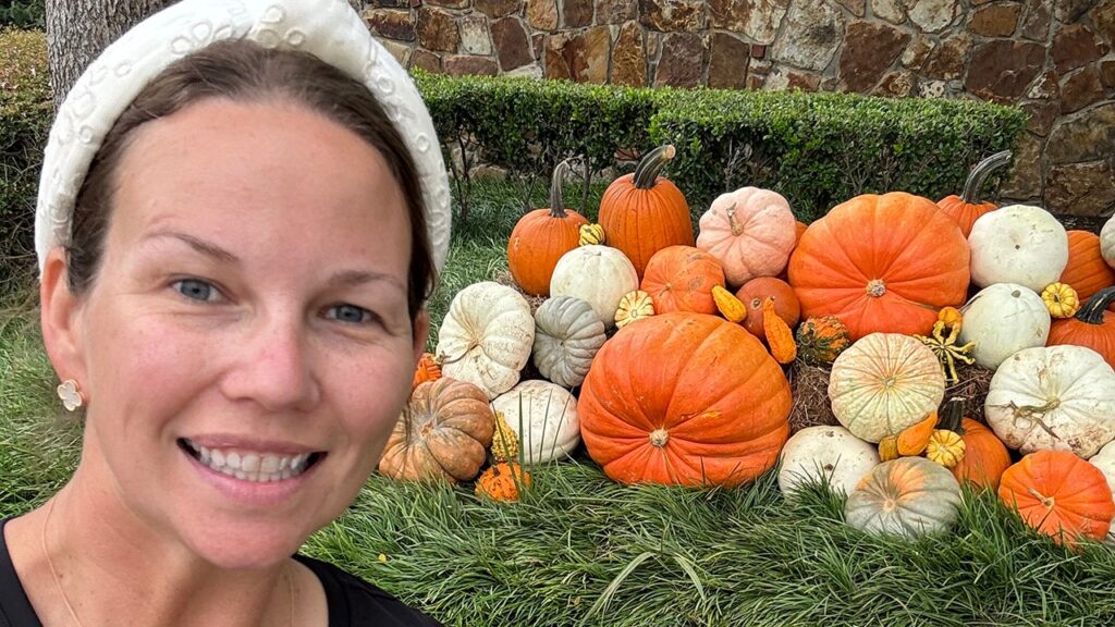 Halloween side hustle brings mom a fortune for her decorating abilities