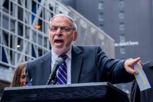 Former Dem Dov Hikind blasts Clinton, Harris for comparing Trump rally to Nazis: ‘So freaking desperate’