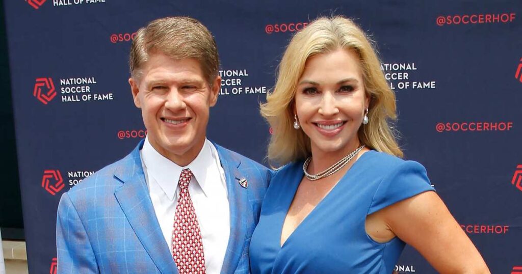 Clark Hunt’s Wife Tavia Went Shoeless at the Chiefs-49ers Game Because Her Heels Were ‘Too Painful’