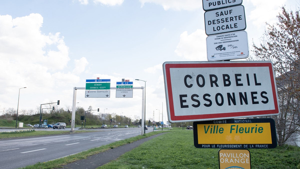 Corbeil-Essonnes sign