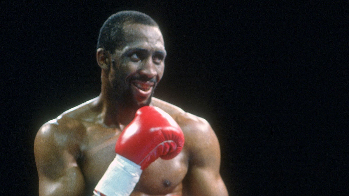 Thomas Hearns in ring