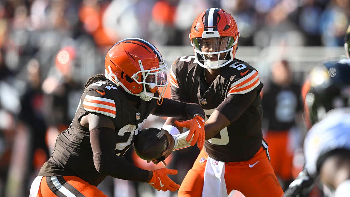 Jameis Winston hands the ball off