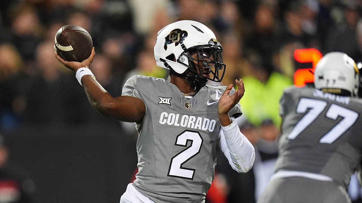 Shedeur Sanders throws a pass