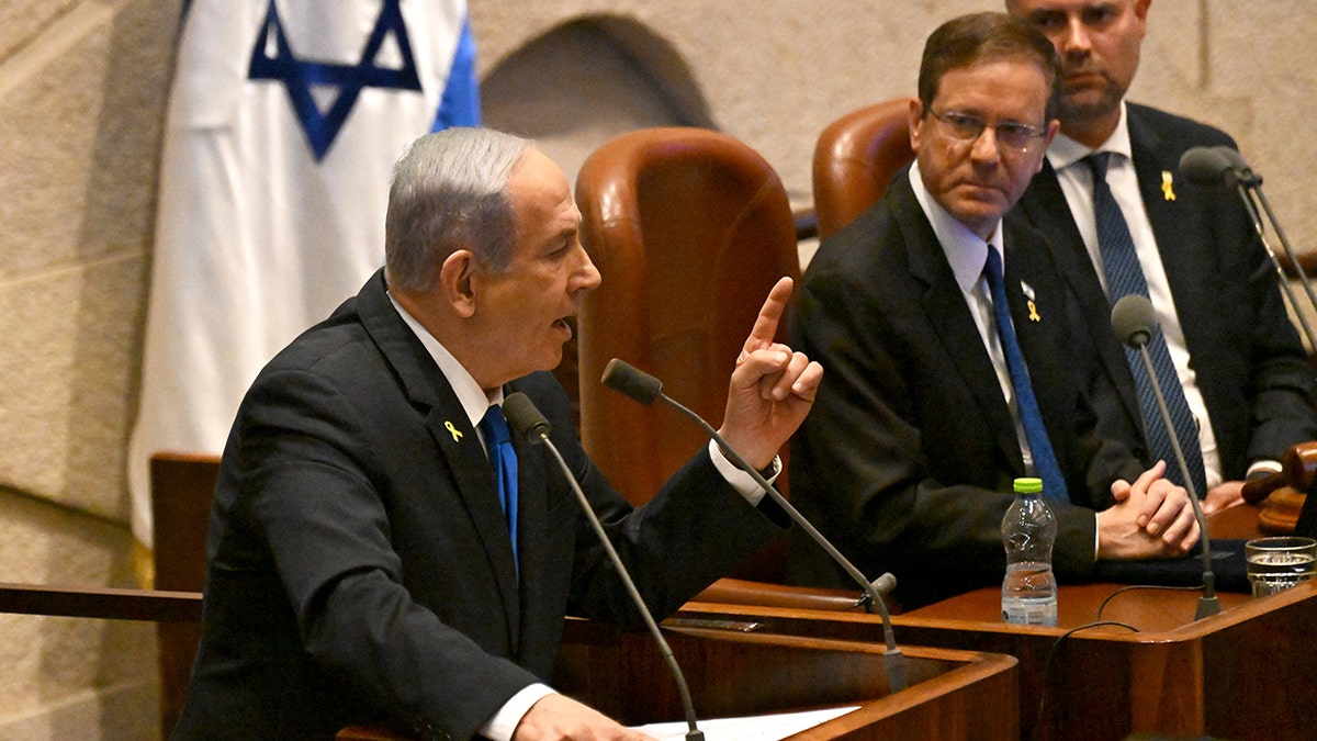 Netanyahu speaks at the opening of the 25th Knesset session