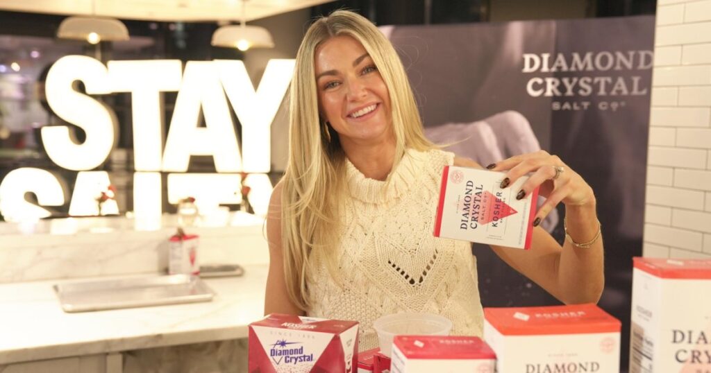 Lindsay Arnold Thinks ‘DWTS’ Finale Will Come Down to Fan Votes, Not Judges Scores: It’s ‘Crazy’ (Exclusive)