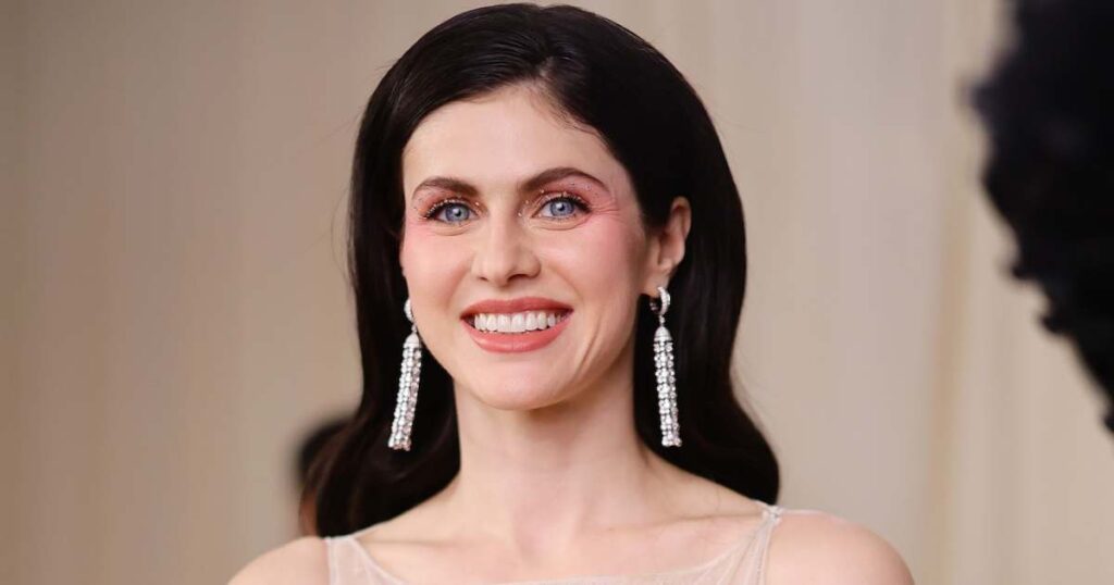 Alexandra Daddario Welcomes 1st Child With Husband Andrew Form 