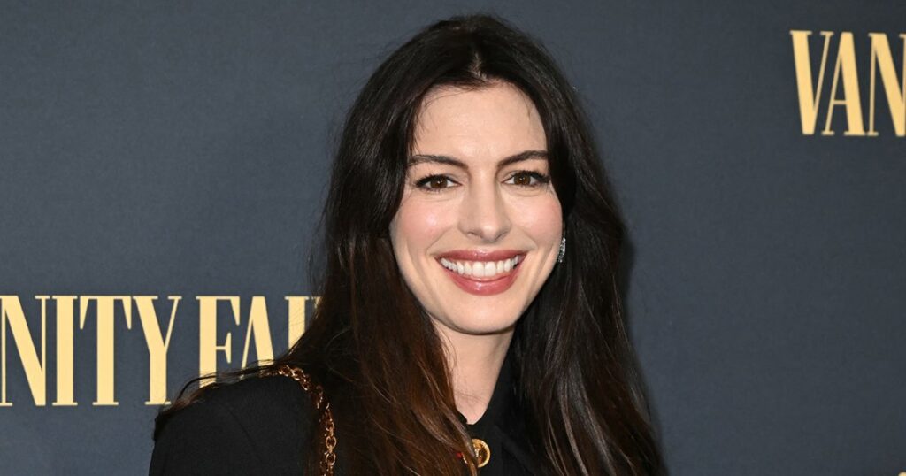 Knicks Player Ogugua Anunoby Almost Crashes Into Anne Hathaway at Madison Square Garden