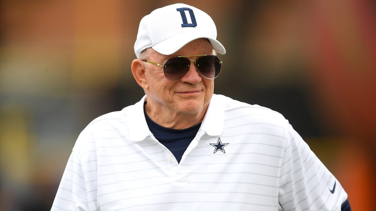 Jerry Jones at training camp in 2021