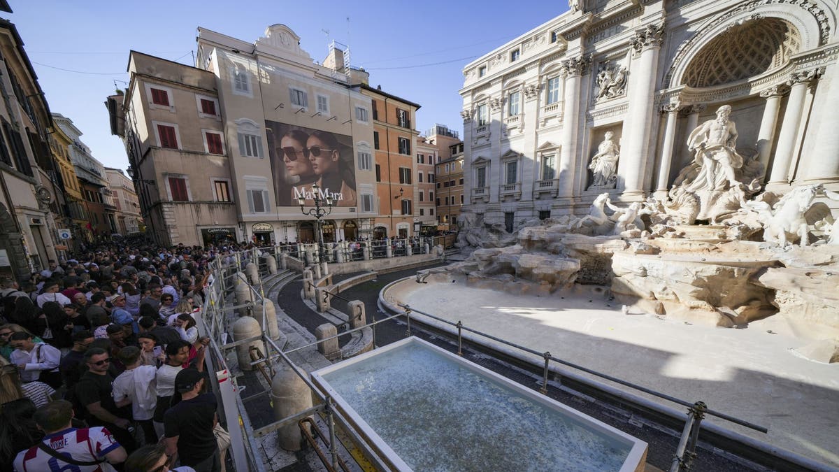 Italy Trevi Fountain