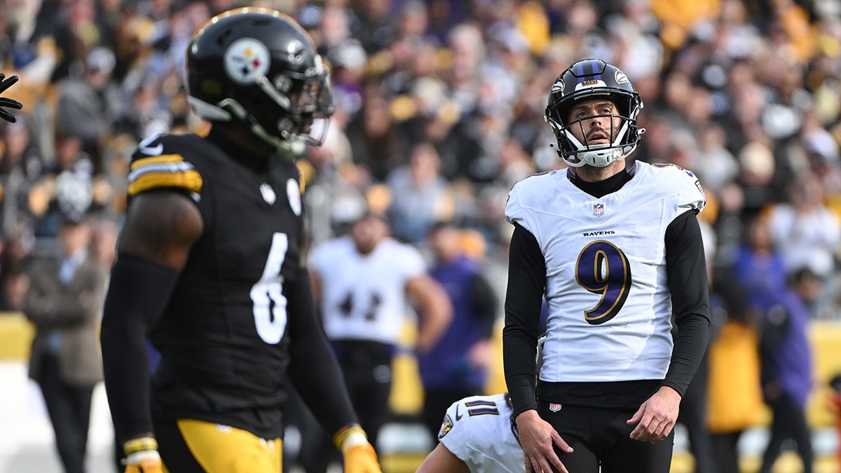 Justin Tucker reacts after field goal attempt