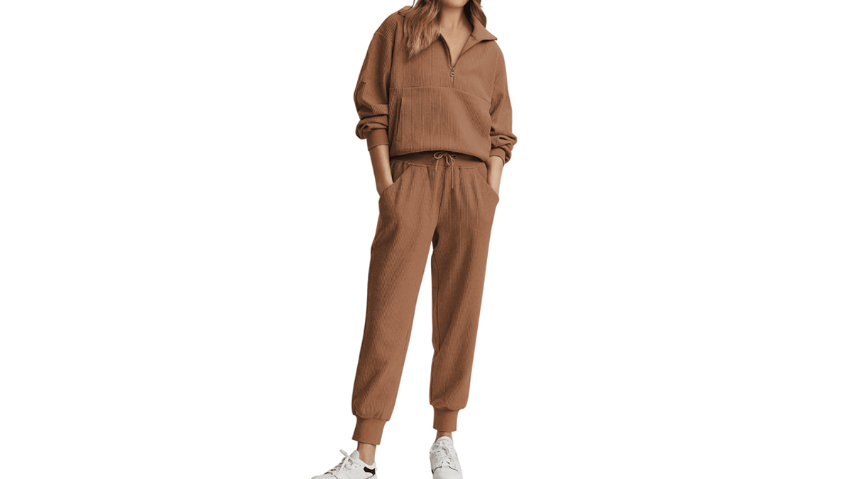 Stay cozy in a two-piece sweatsuit.