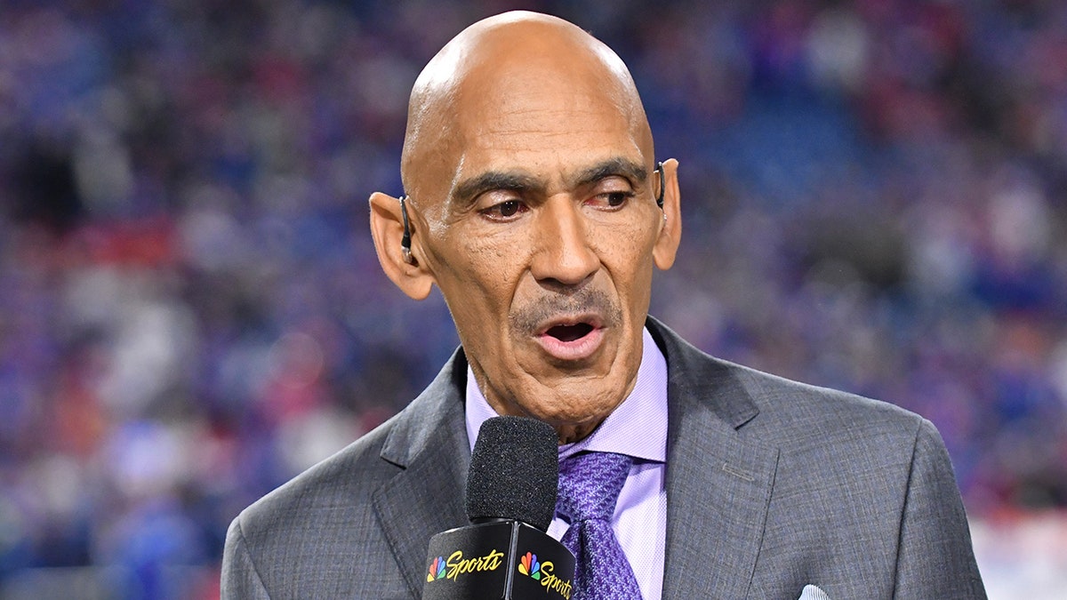 Tony Dungy at Bills game