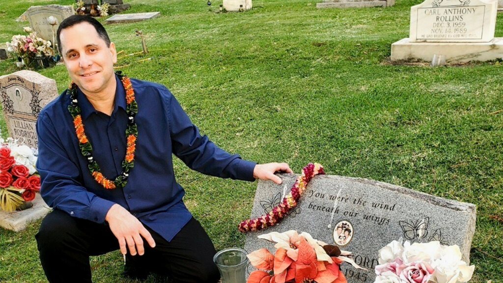 Hawaii man freed after 30 years in prison for murder he denied committing, celebrates with steak dinner