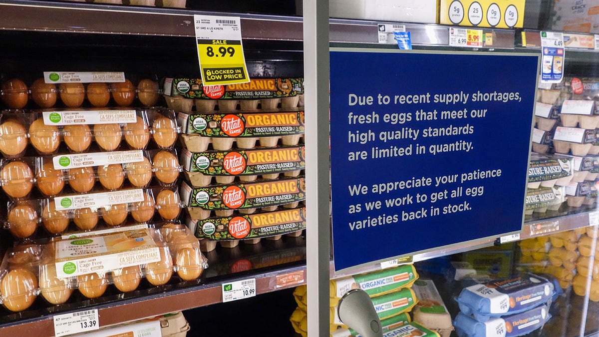 eggs in grocery store with shortage notice