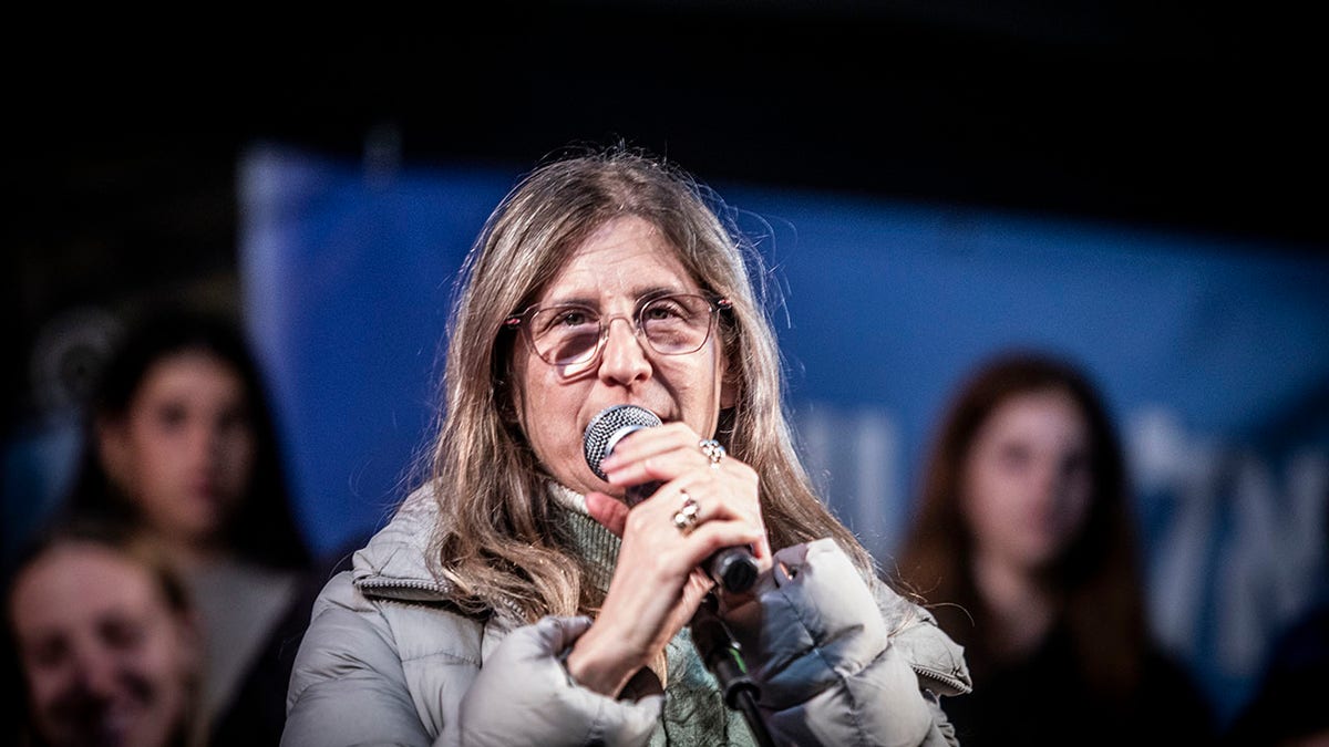 Alon Ohel's mother speaks at Tel Aviv rally