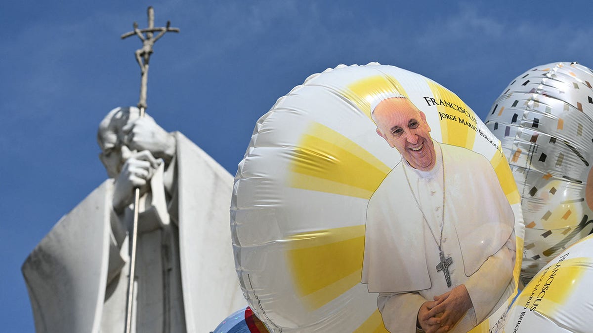 Pope Francis balloon