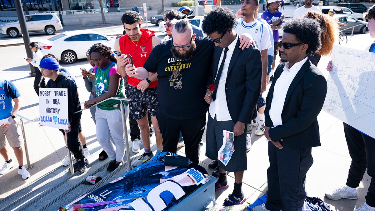 Mavericks fans gather outside arena