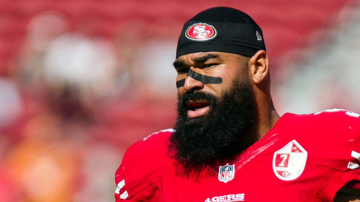 Michael Wilhoite with the 49ers