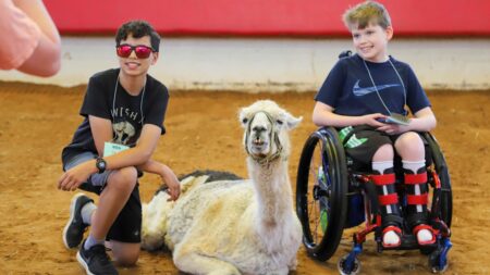 Meet the oldest llama in the world, who works with sick children in North Carolina