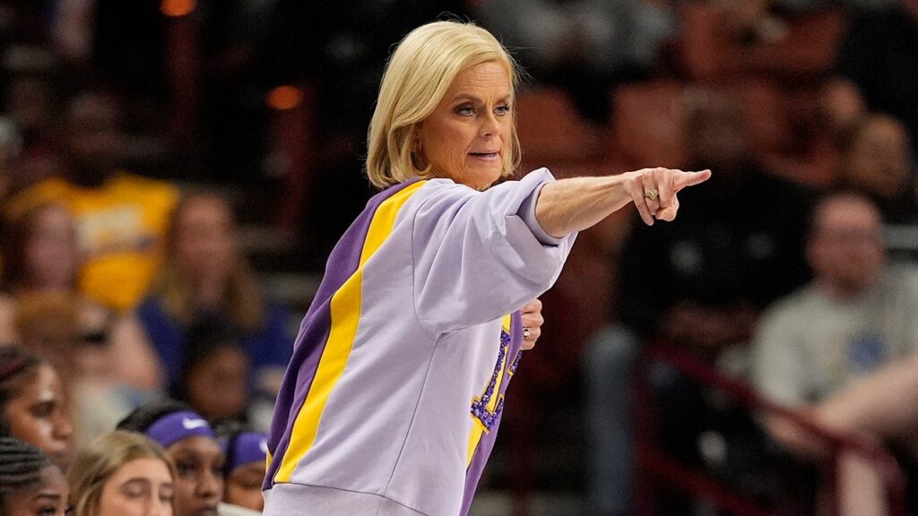 LSU’s Kim Mulkey calls out reporter for eating mozzarella stick during press conference