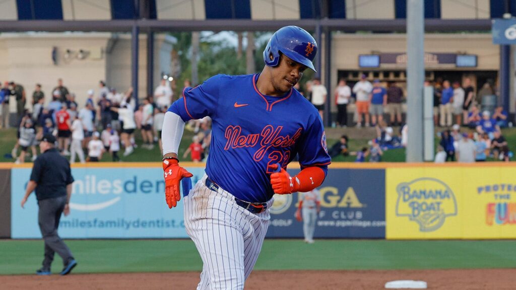 Mets’ Juan Soto silences heckler by launching home run directly at him