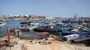 6 migrants dead, dozens missing after shipwreck near Italy