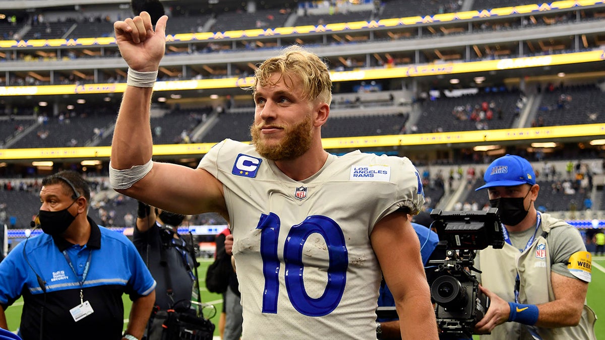 Cooper Kupp waving