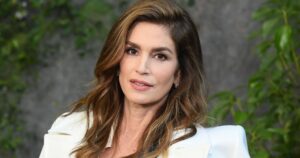 Get Cindy Crawford’s Iconic Brows With This Makeup Bag Essential