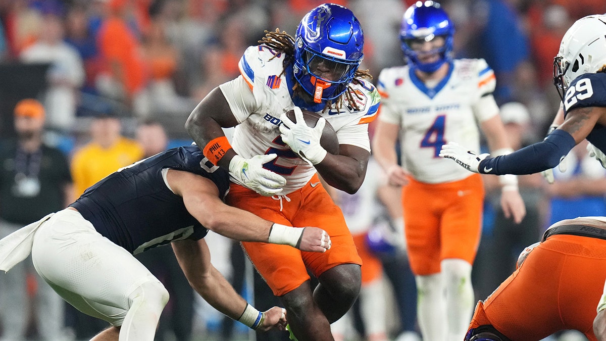 Ashton Jeanty runs