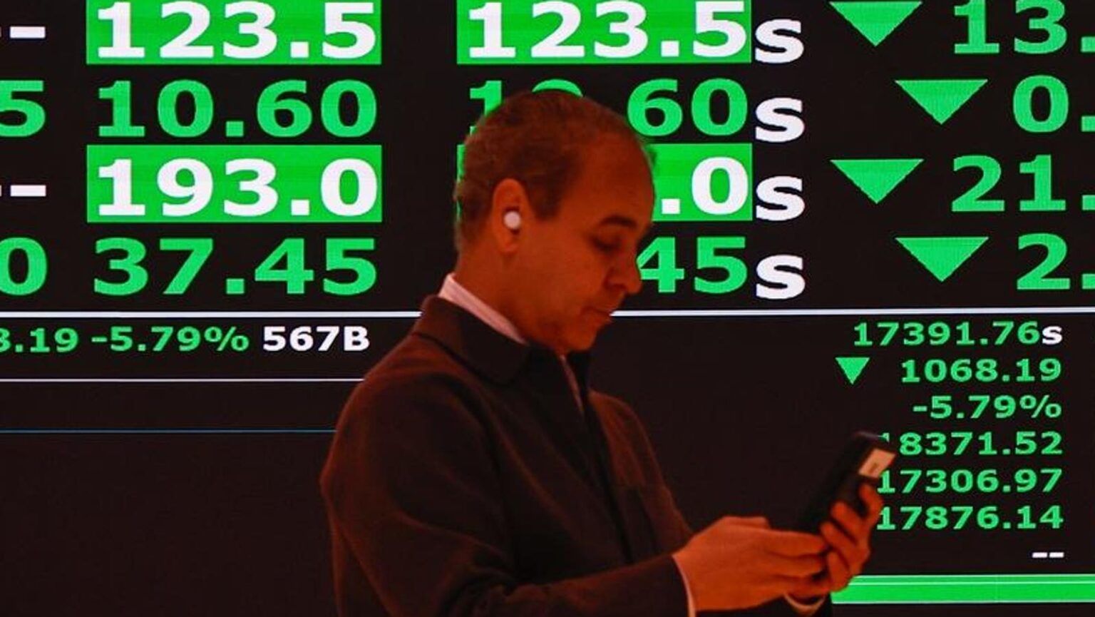 Crashing Stock Markets Dent Investors’ Confidence — What Comes Next?