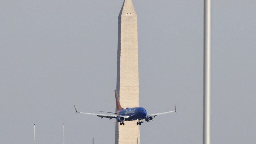 Two planes do ‘go-arounds’ to avoid military helicopter near Reagan Washington National Airport