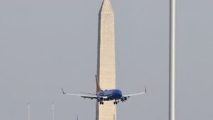 Two planes do ‘go-arounds’ to avoid military helicopter near Reagan Washington National Airport