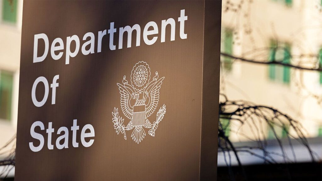 Former State Department analyst pleads guilty to embezzling more than 0K