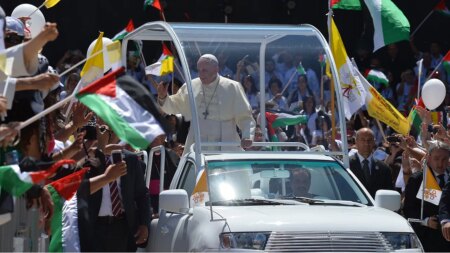 Francis’ ‘pope-mobile’ being converted into Gaza mobile clinic