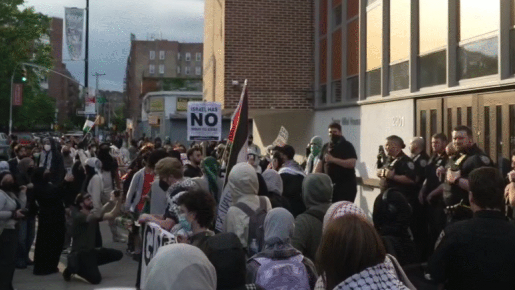 Anti-Israel mob overruns another college campus and more top headlines