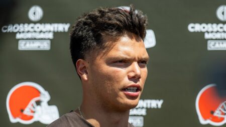 Dillon Gabriel gives perfect response to Shedeur Sanders comparison question: ‘Just divides the team’
