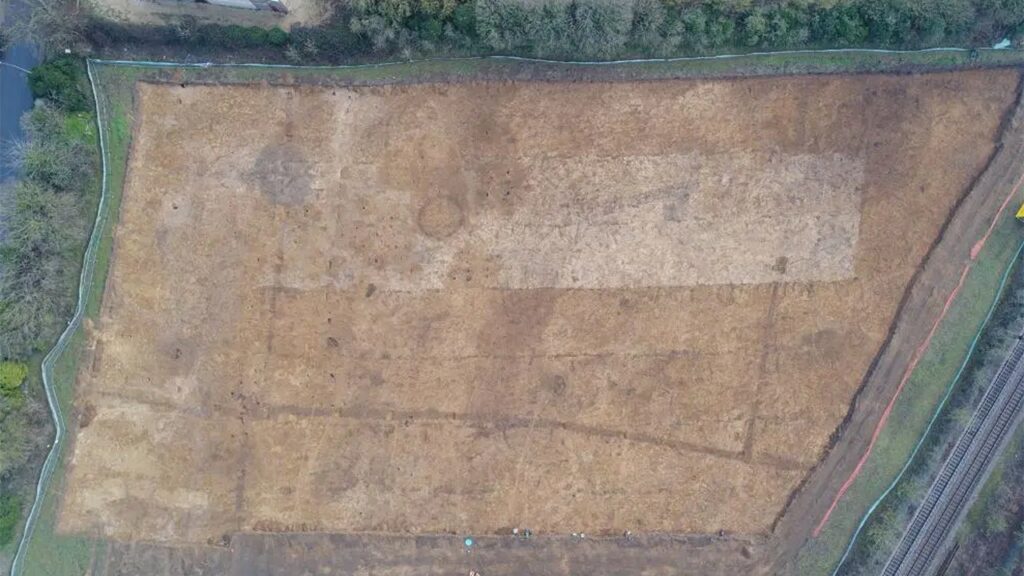 Late Bronze Age settlement dating back 3,000 years uncovered amid road work: ‘Important discovery’