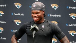 Unsuspecting mother flattered by ‘nicest young man’ Travis Hunter on flight: ‘I want his jersey’