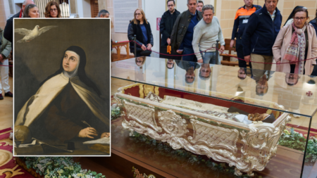 Corpse of 16th-century Catholic saint found ‘perfectly preserved’ goes on display, astonishing worshippers