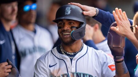 Mariners star Julio Rodríguez robs Yankees’ Trent Grisham of home run with spectacular catch