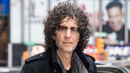 Howard Stern says he only will attend a Knicks game if given front row seats: ‘First-row type person’