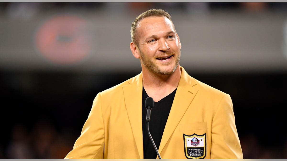 Brian Urlacher at podium