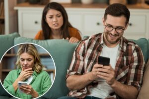 Here are the sneaky ways that indicate your partner has remote access to your phone to spy on you, according to expert