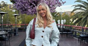 OnlyFans’ Annie Knight Says She Makes 0K a Month and Owns 4 Homes