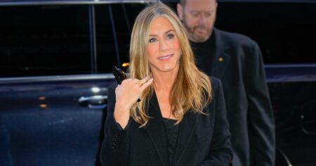 Jennifer Aniston Just Copied Meghan Markle’s Comfy Clog Moment — Shop Her Look for Just 