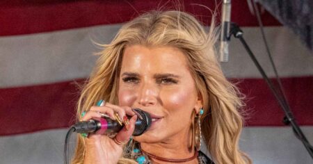 Jessica Simpson Performs on ‘American Idol’ in 1st TV Appearance in 15 Years